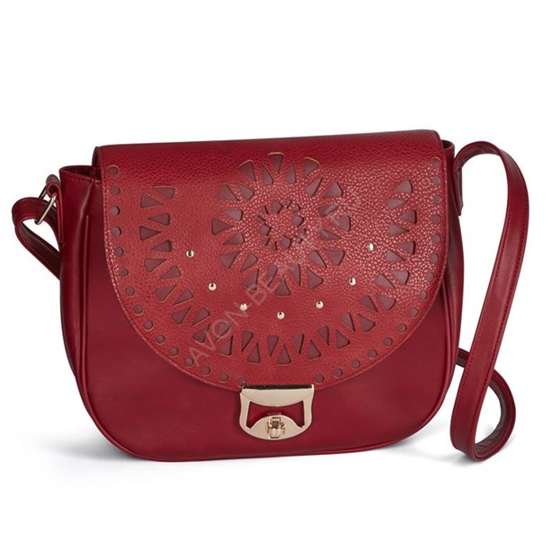 Женская сумка &quot;Виола&quot; 94505 Женская сумка красного цвета с заклепками и перфорированным рисунком-узором в стиле "бохо". Внутри имеется карман на молнии и два кармана без молнии.