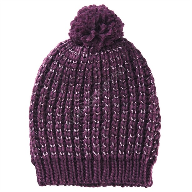 Женская шапка горчичная Теплая женская трикотажная шапка, представлена в горчичном и фиолетовом цветах. В верхней части шапка декорирована помпоном. Обхват головы: 54-60 см.